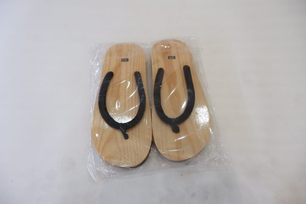 Wooden slipper, model: S-143